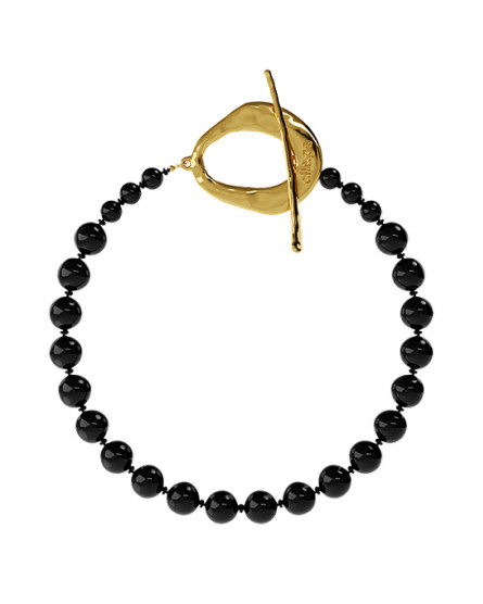 Pendant-necklace with onyx O gilding